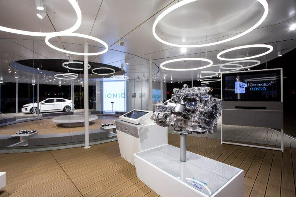 Referenz Bilder Designer Leuchte TheO bei der Hyundai Road Show 3