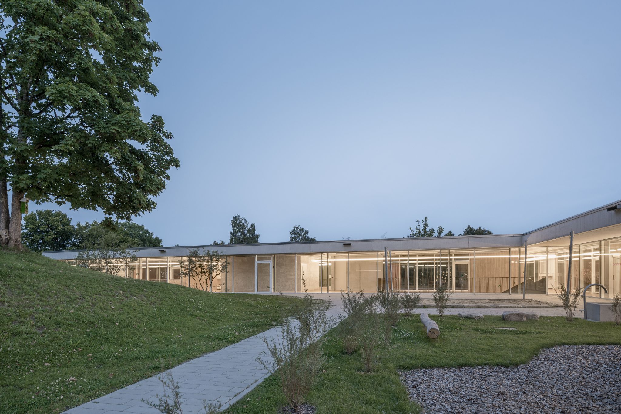 Kita aussenansicht led beleuchtung fassade28