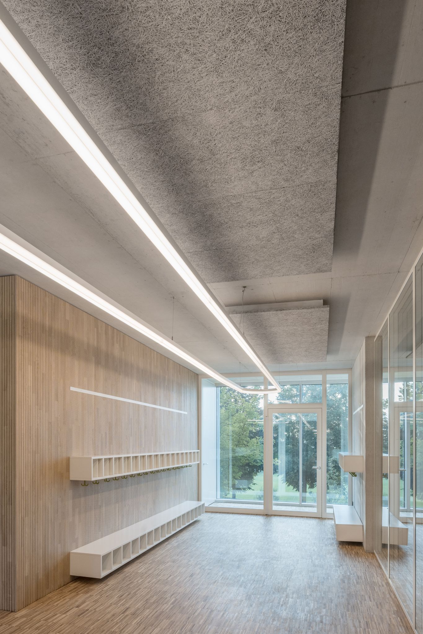 Kita garderobe led lichtband akustikdecke 11