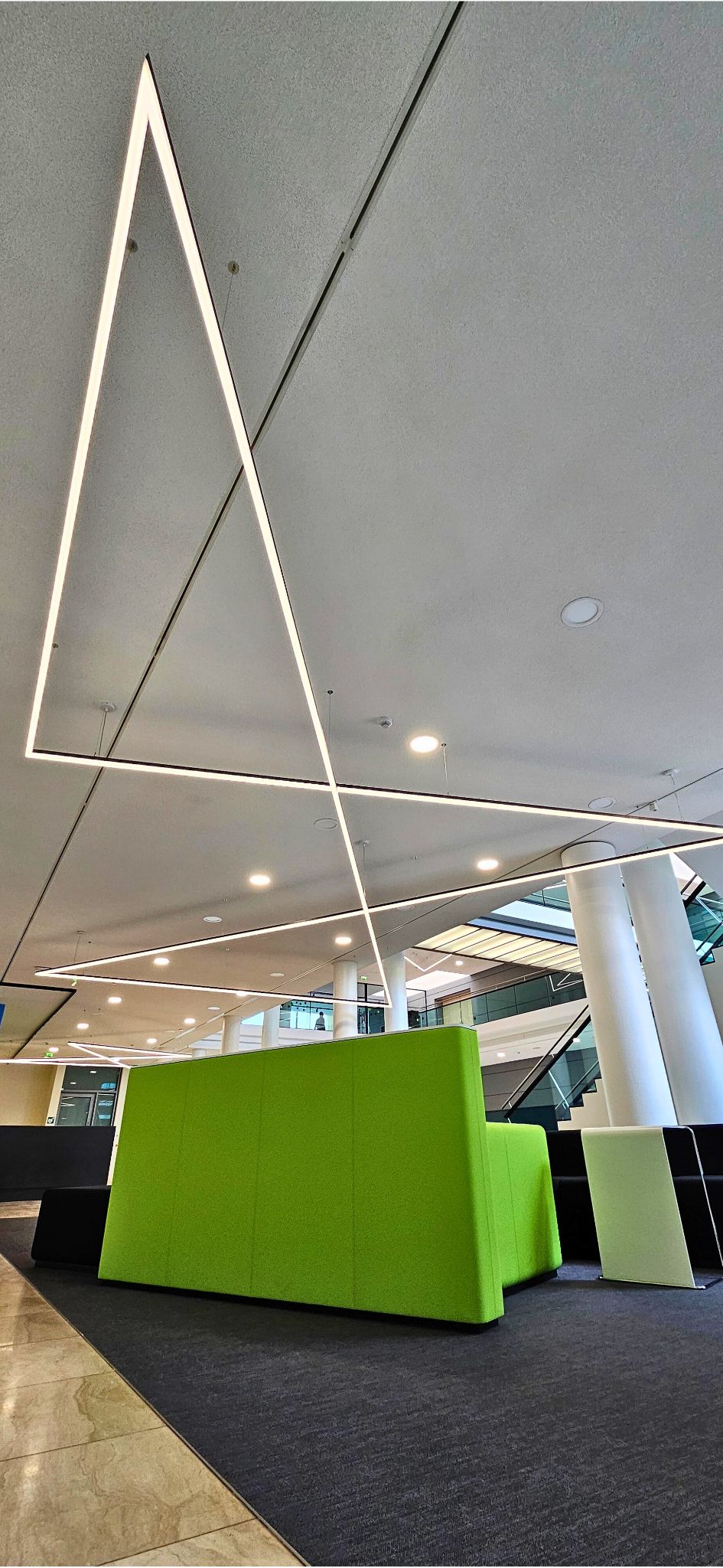 Referenzprojekt mit LED-Lichtsystem The Line