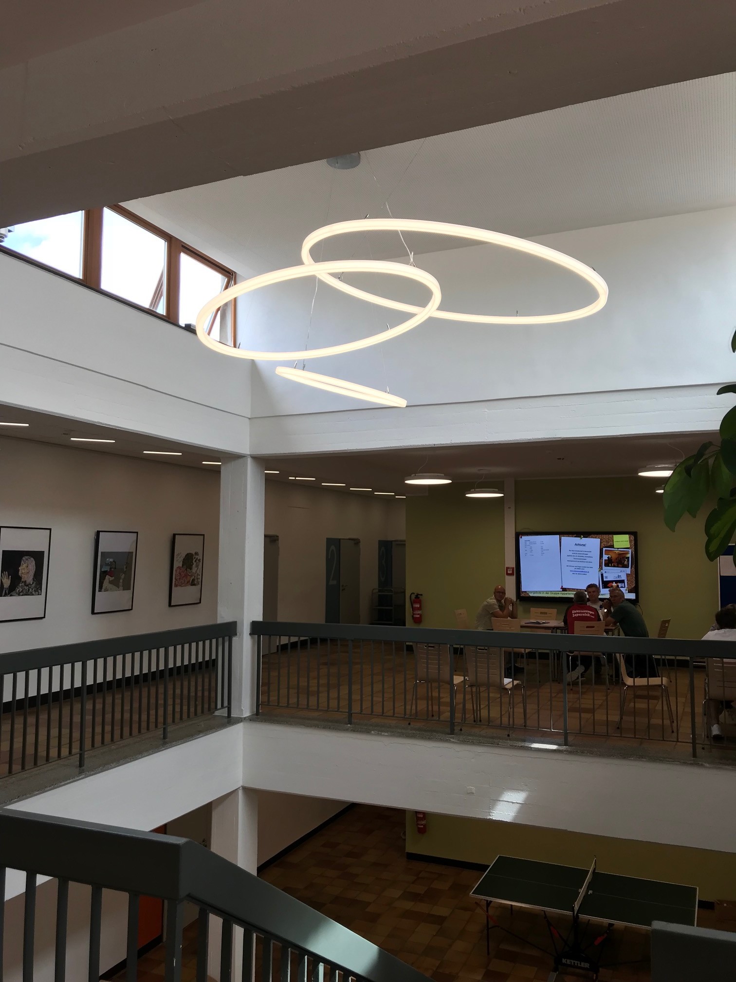 LED Kronleuchter TheO im Bonhoeffer Haus Bernau 2