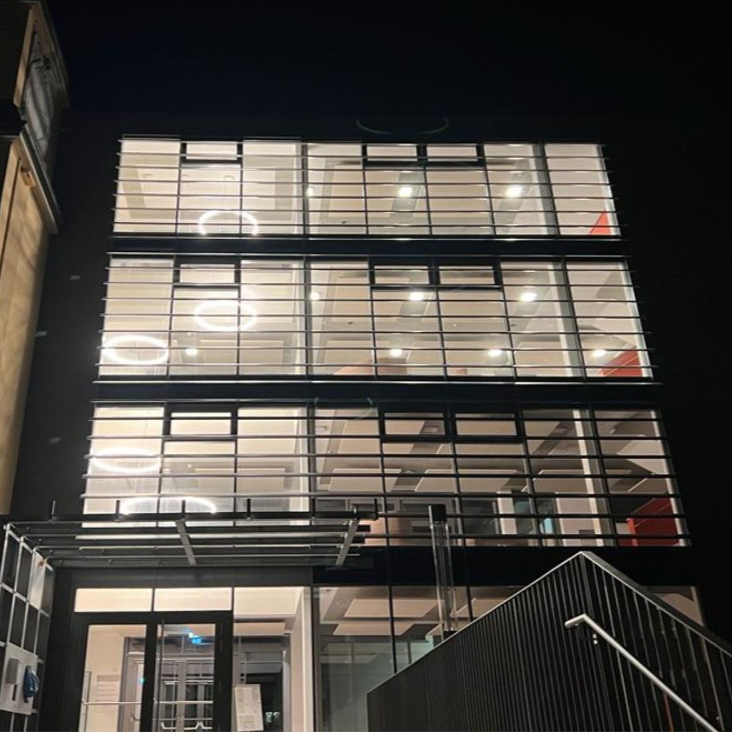 LED Ringleuchte TheO Lessing Foyer Gymnasium Kamenz