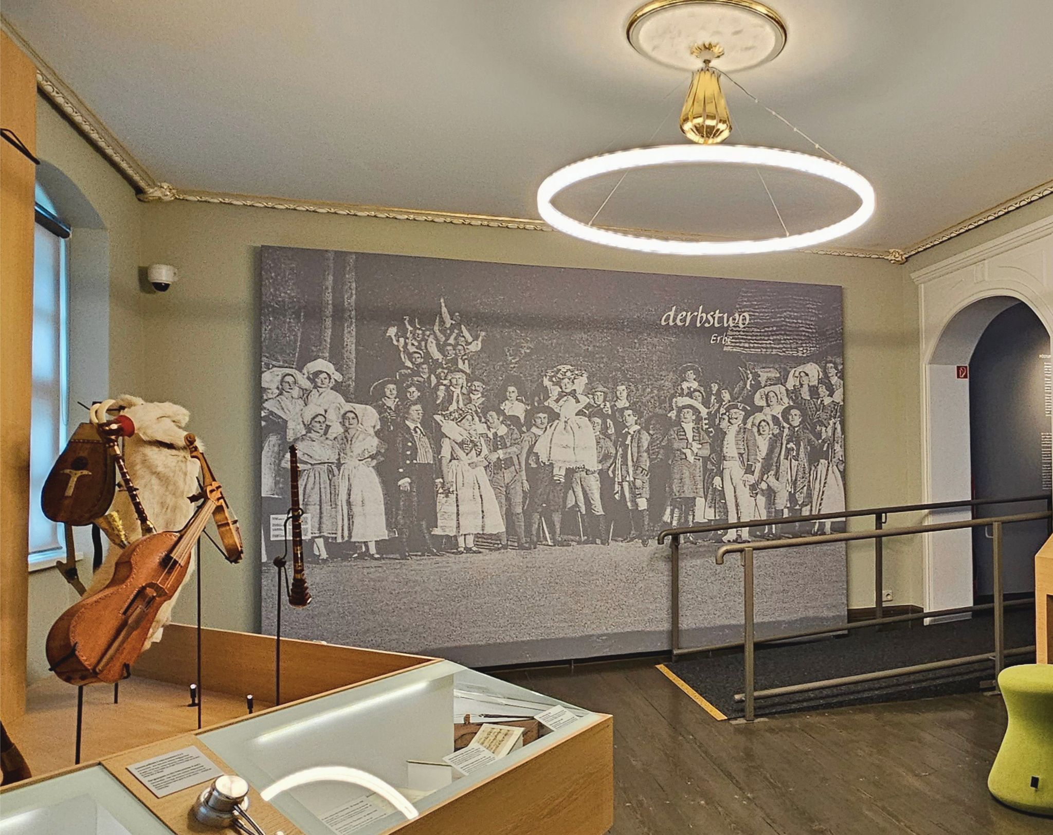 LED Ringleuchte TheO wendisches Museum Cottbus Buehnenraum nah